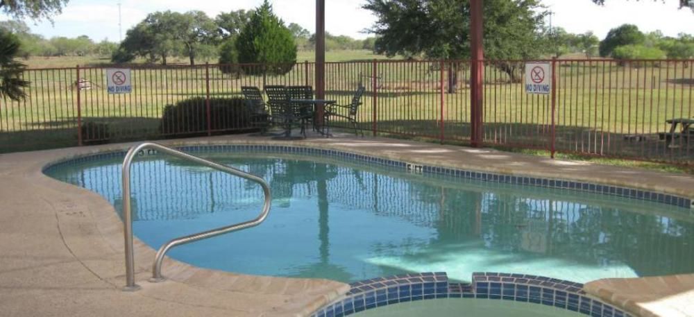 Executive Inn & Suites Cuero Exterior photo