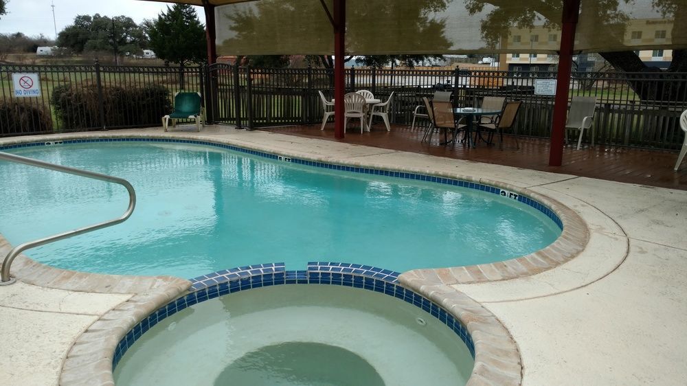 Executive Inn & Suites Cuero Exterior photo