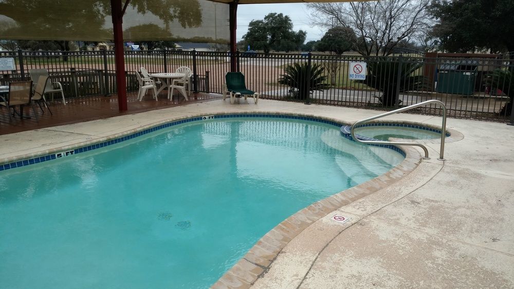 Executive Inn & Suites Cuero Exterior photo